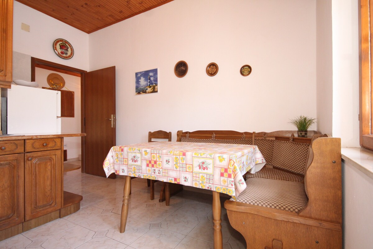 A-8006-a Three bedroom apartment with terrace and