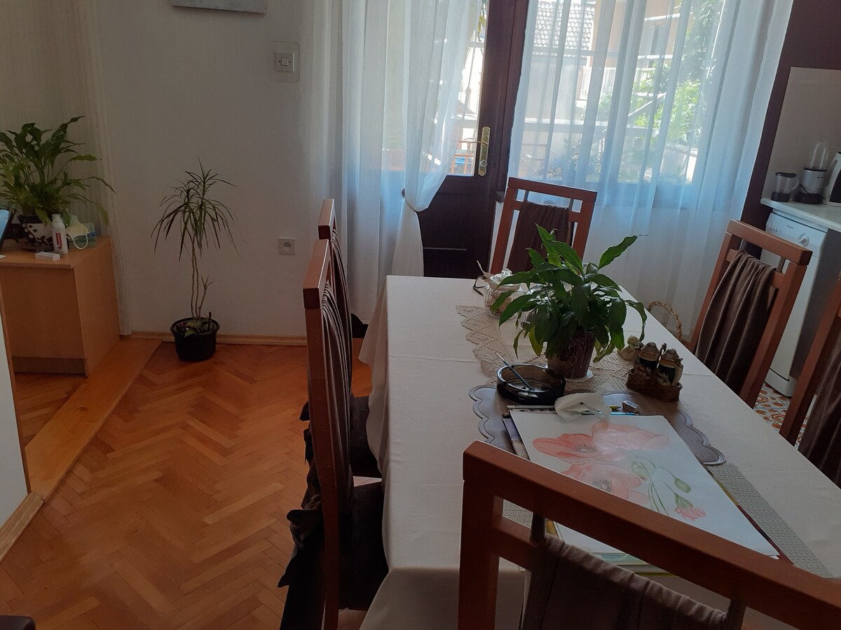 A-5498-a Two bedroom apartment with terrace Selce,