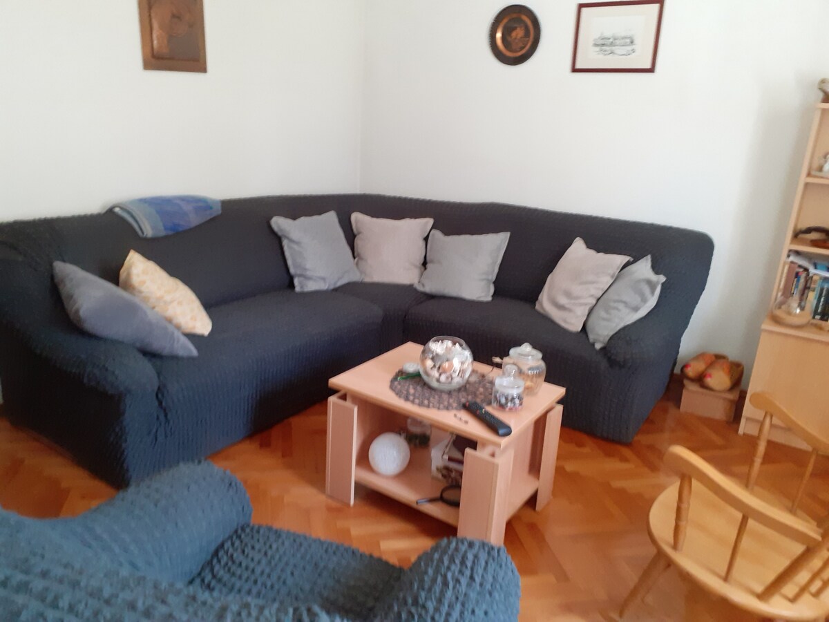 A-5498-a Two bedroom apartment with terrace Selce,