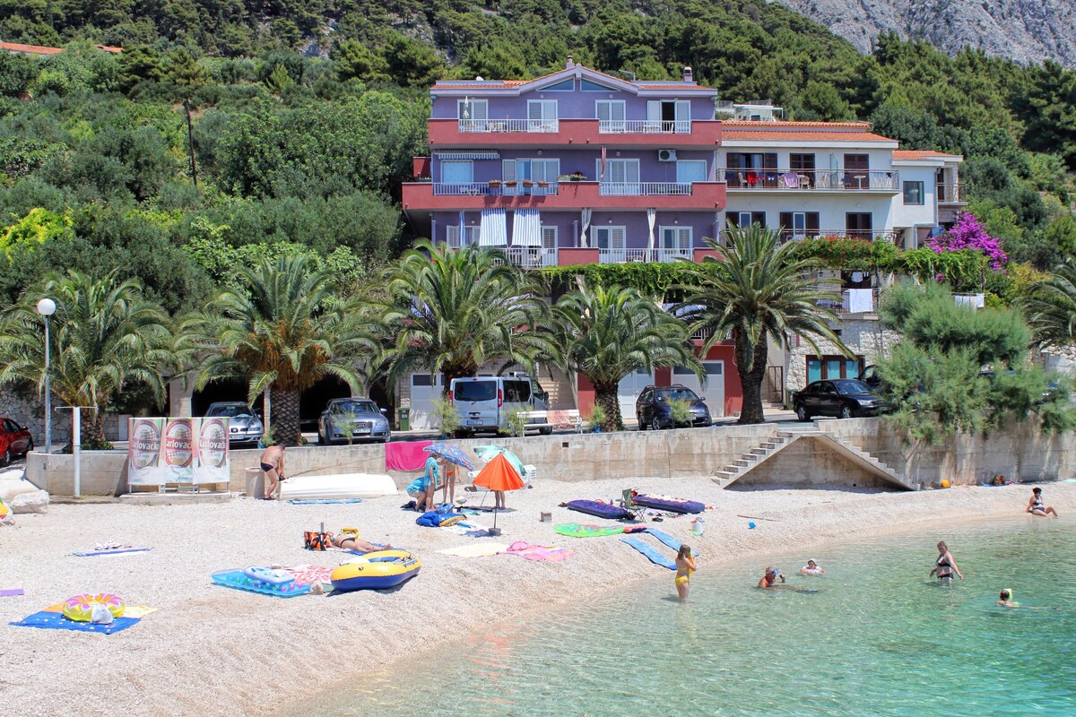 AS-2616-b单间公寓，靠近Podgora海滩， Makarska