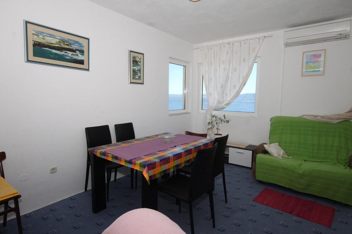 A-2616-c单卧室公寓，靠近Podgora海滩，