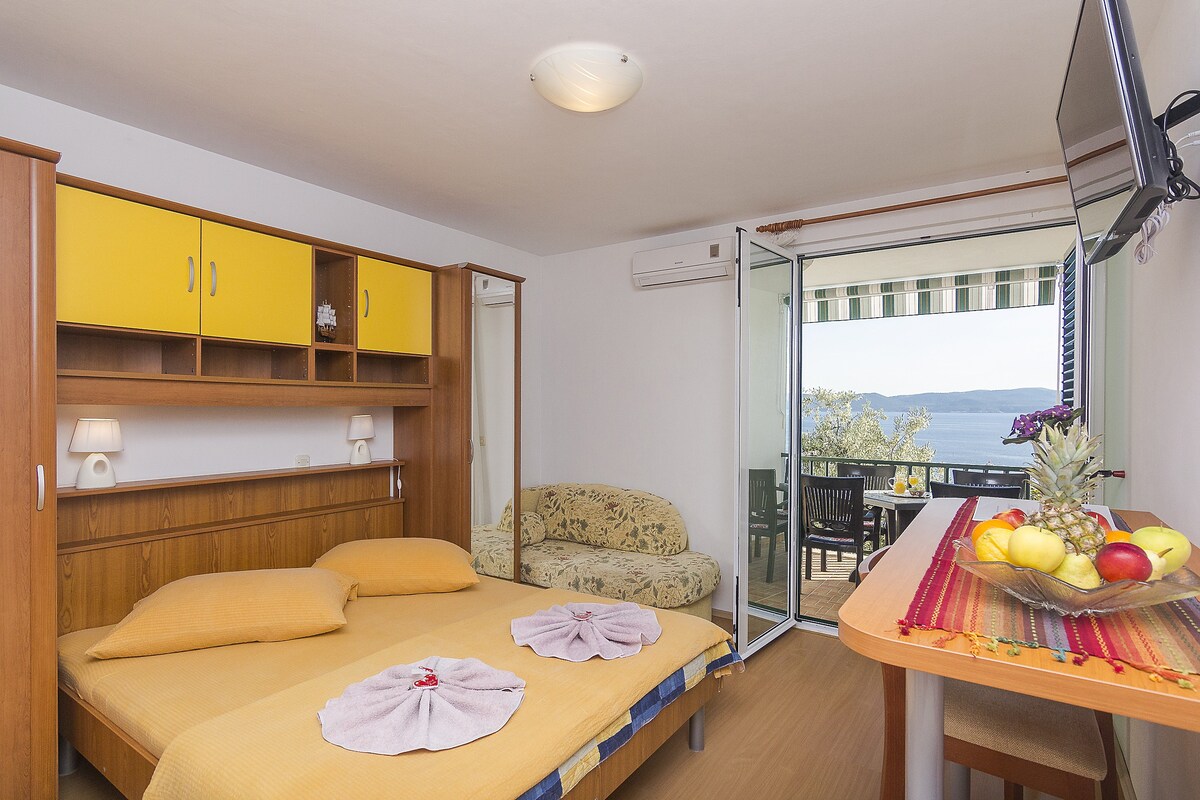 AS-11687-b Studio flat with balcony and sea view