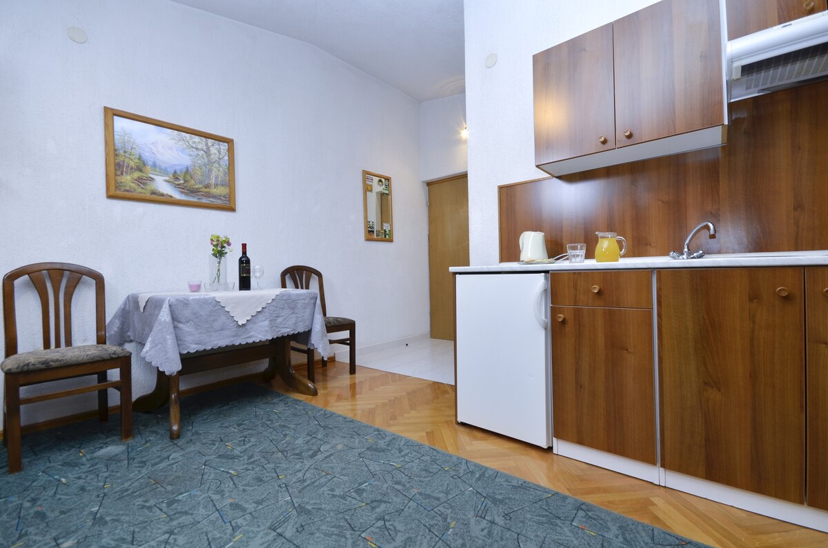AS-12442-a Studio flat with balcony and sea view