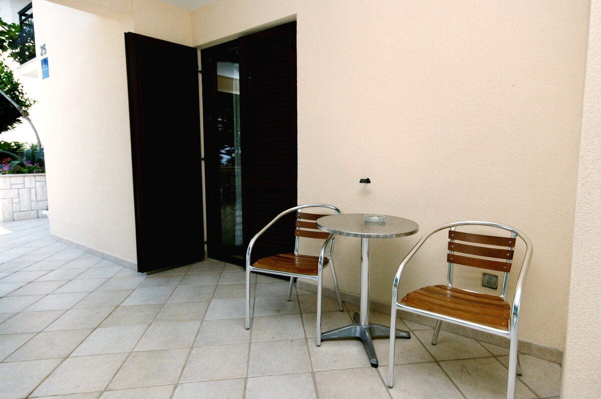 AS-5593-a Studio flat with terrace Novi Vinodolski