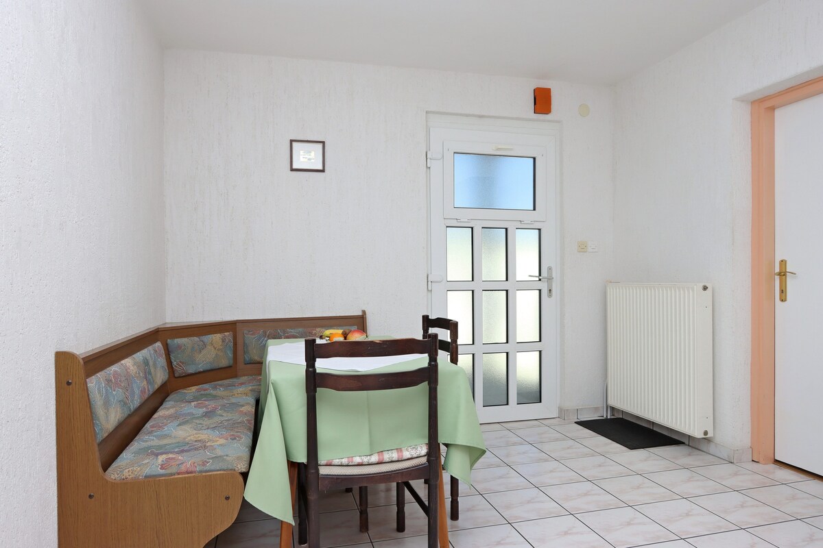 A-12592-d Two bedroom apartment with balcony and