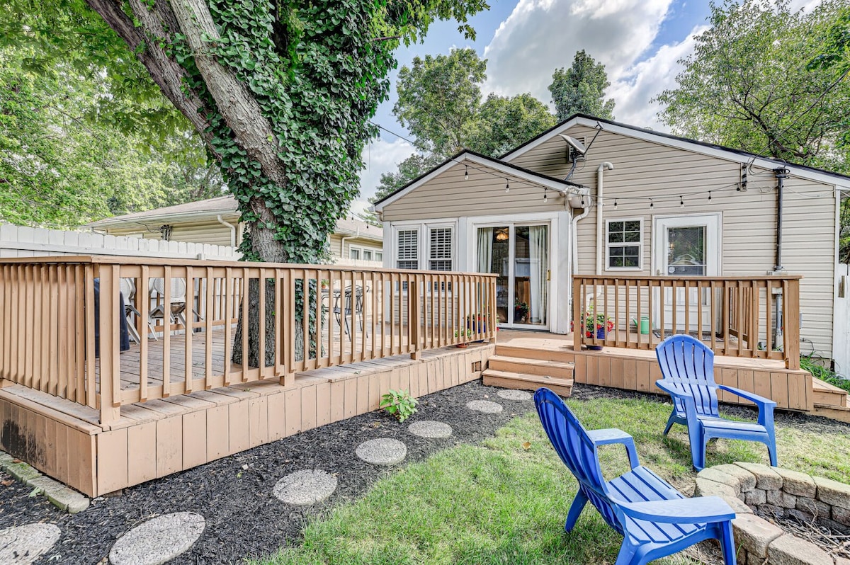 Charming bungalow, deck & fire pit