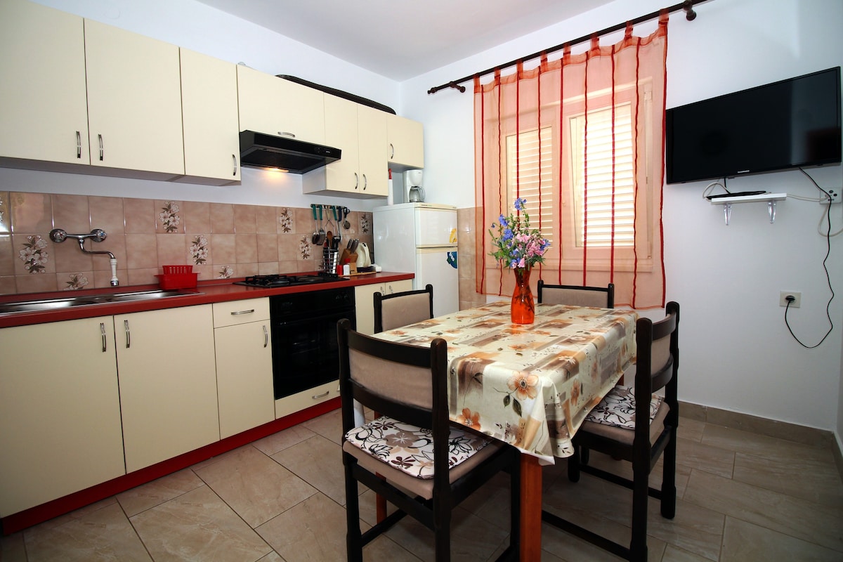 A-5136-a Two bedroom apartment with terrace and