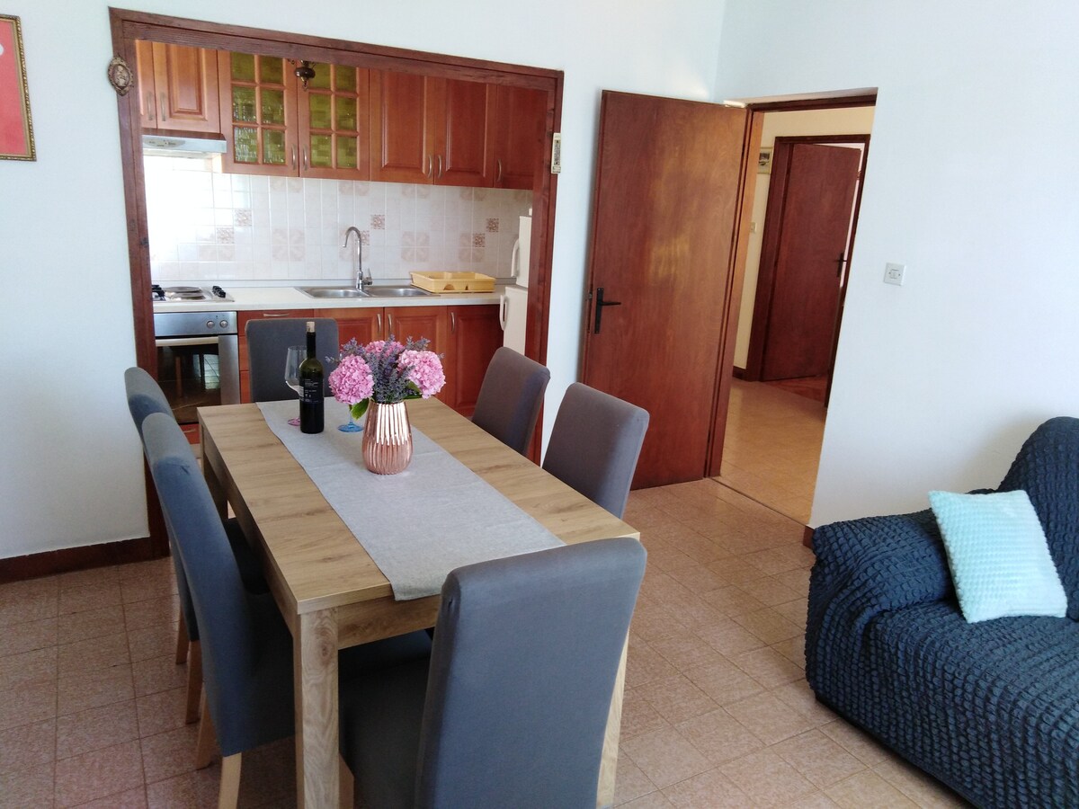 A-8410-a Three bedroom apartment with terrace and