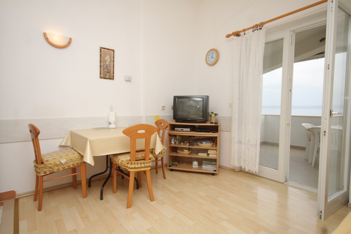 A-8515-b One bedroom apartment near beach Preko,