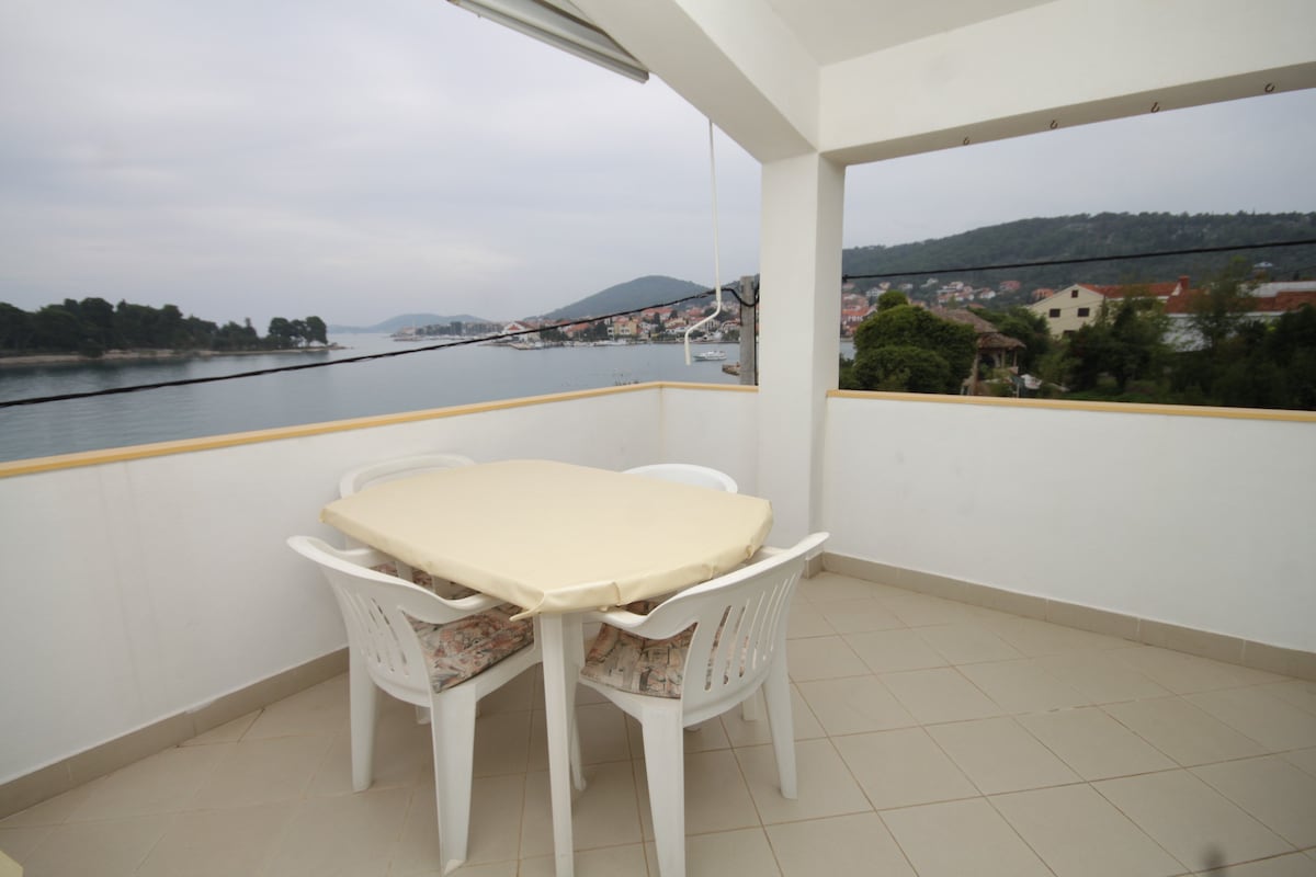 A-8515-b One bedroom apartment near beach Preko,