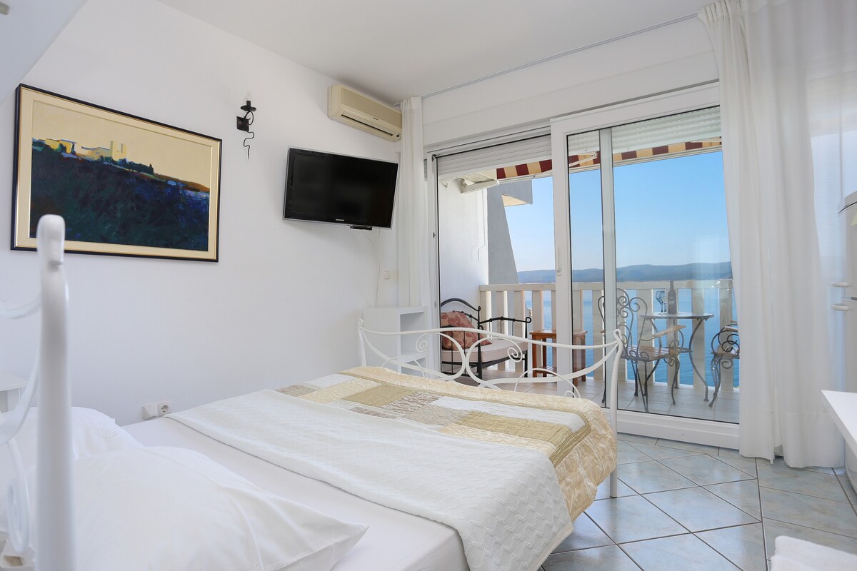 AS-13226-a Studio flat with terrace and sea view