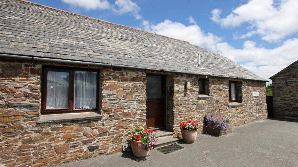 Waddles, a renovated stone cottage set around a courtyard featuring its own enclosed garden