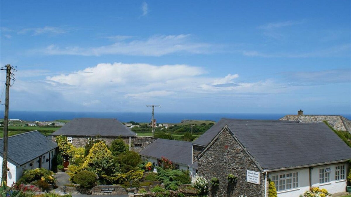 Titmouse Cottage, a converted stone cottage situated in landscaped courtyard and dramatic cliffs of the coast