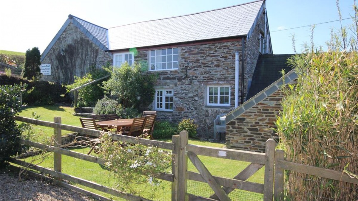 Hobbys, a spacious split level family cottage only half a mile from the cornish history of Tintagel