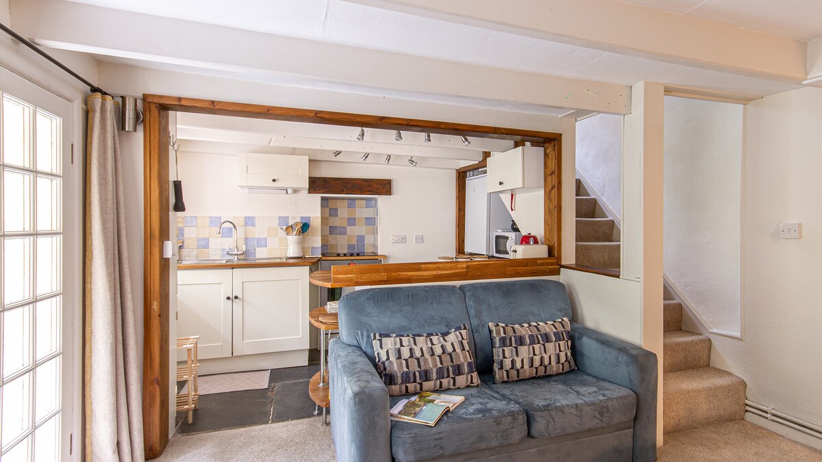 Cuckoo Tor, a 2 bedroom pet friendly cottage surrounded by national trust countryside
