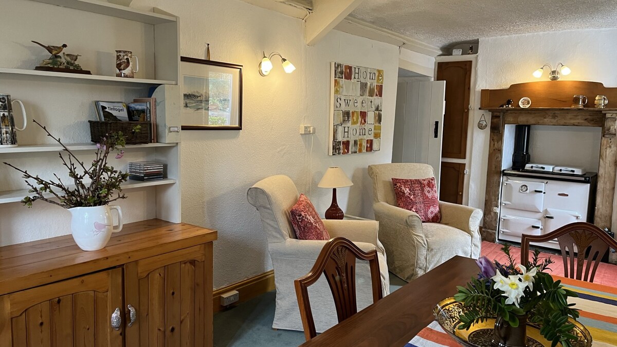 The Old Forge, an originally furnished cottage just half a mile from the historic village of Tintagel