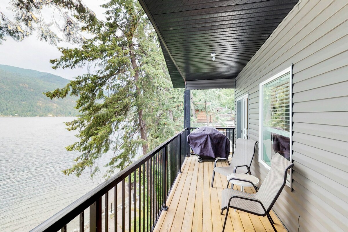 Peaceful 3BR Lakefront | Dock | Balcony | W/D