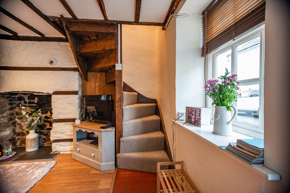 Central Brecon, Victorian cottage