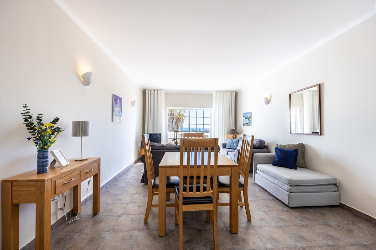 CoolHouses Algarve Luz 1床顶层公寓，带海景（ 30113/AL ）