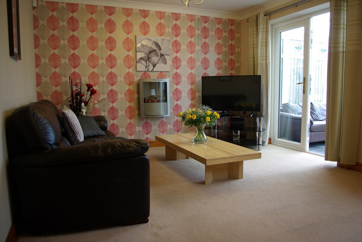 Portland Mews - 3 Bed Holiday Home by Premier Serv