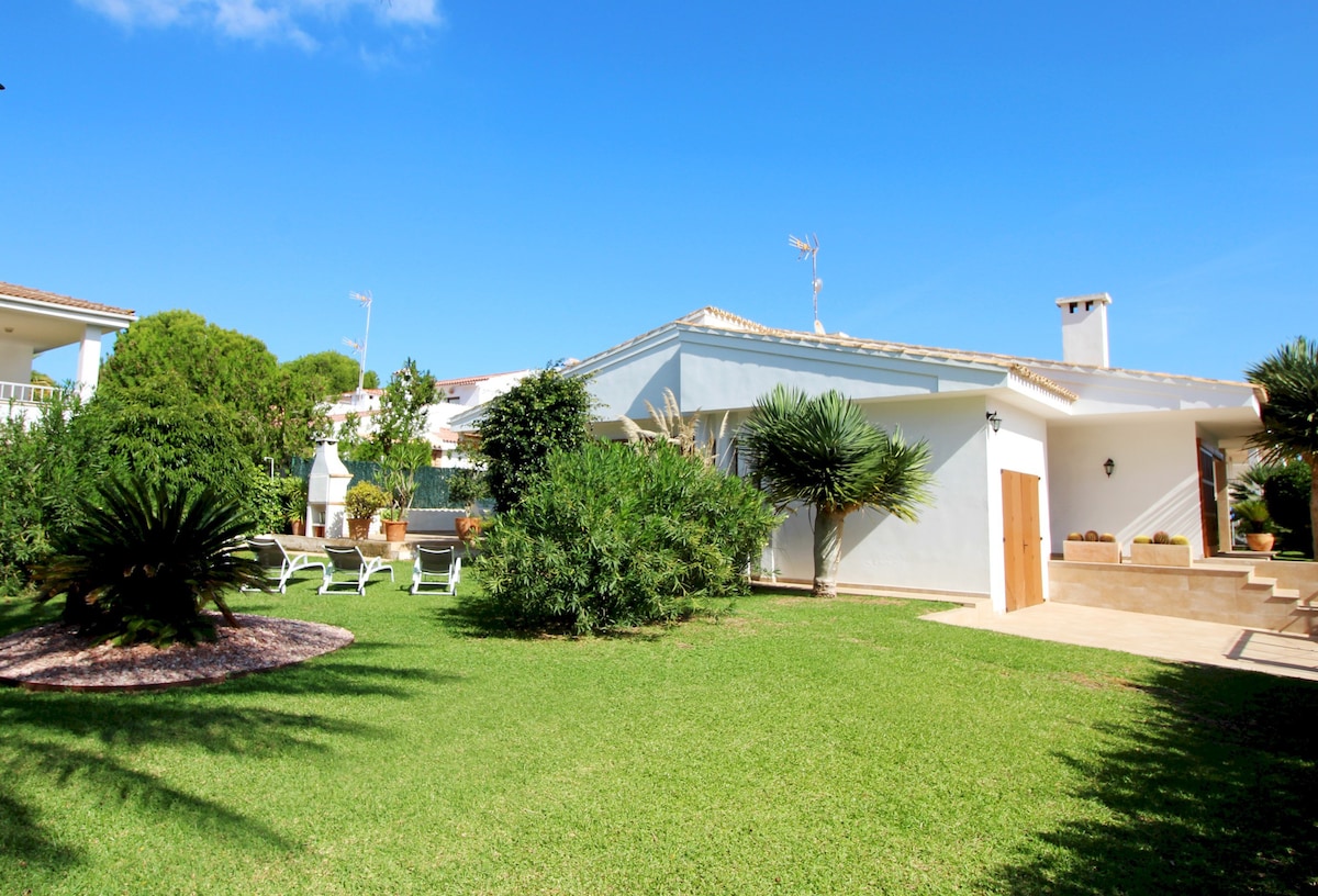 MARGARITA · Aircon, wifi, terrace, garden, 150m from the beach