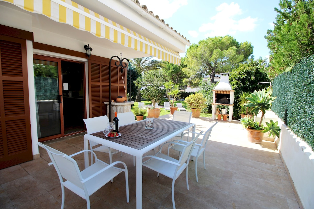 MARGARITA · Aircon, wifi, terrace, garden, 150m from the beach