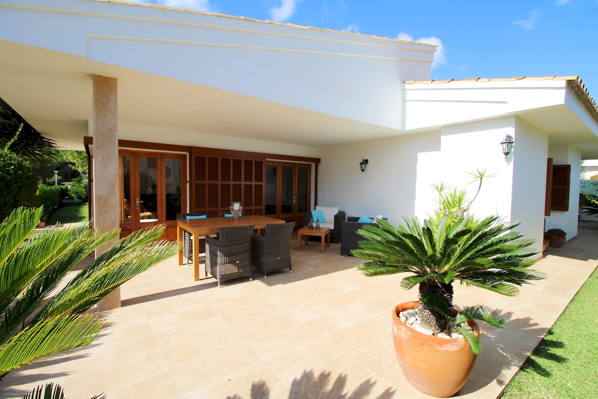 MARGARITA · Aircon, wifi, terrace, garden, 150m from the beach