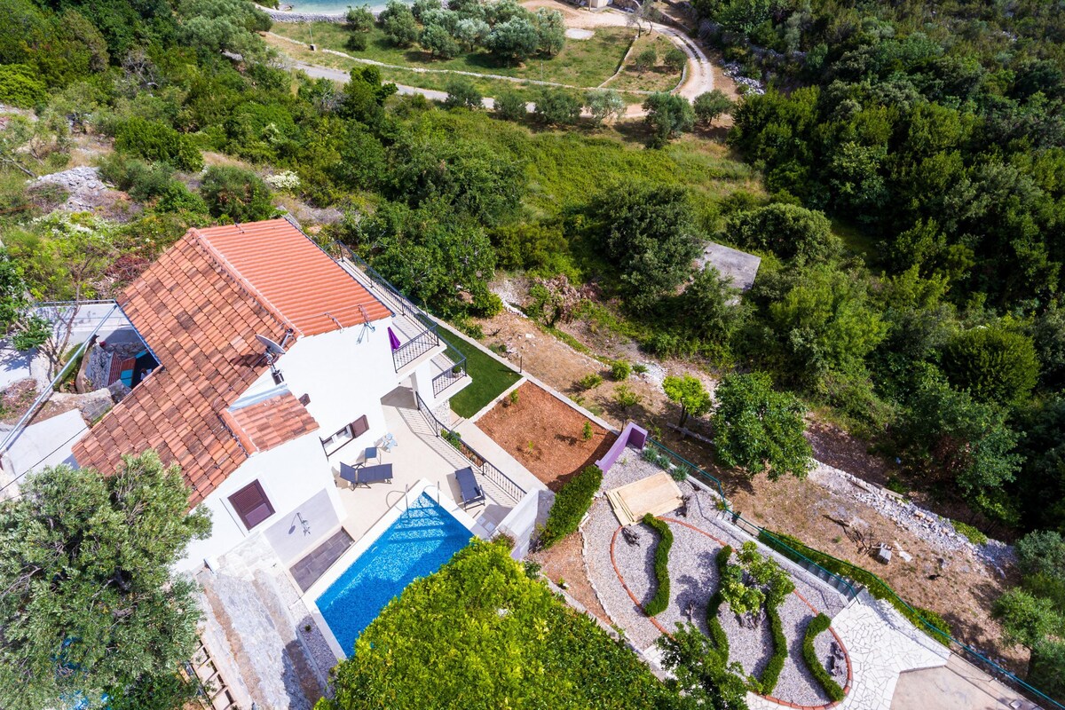 Villa Sofija - Three Bedroom Villa with Terrace and Swimming Pool