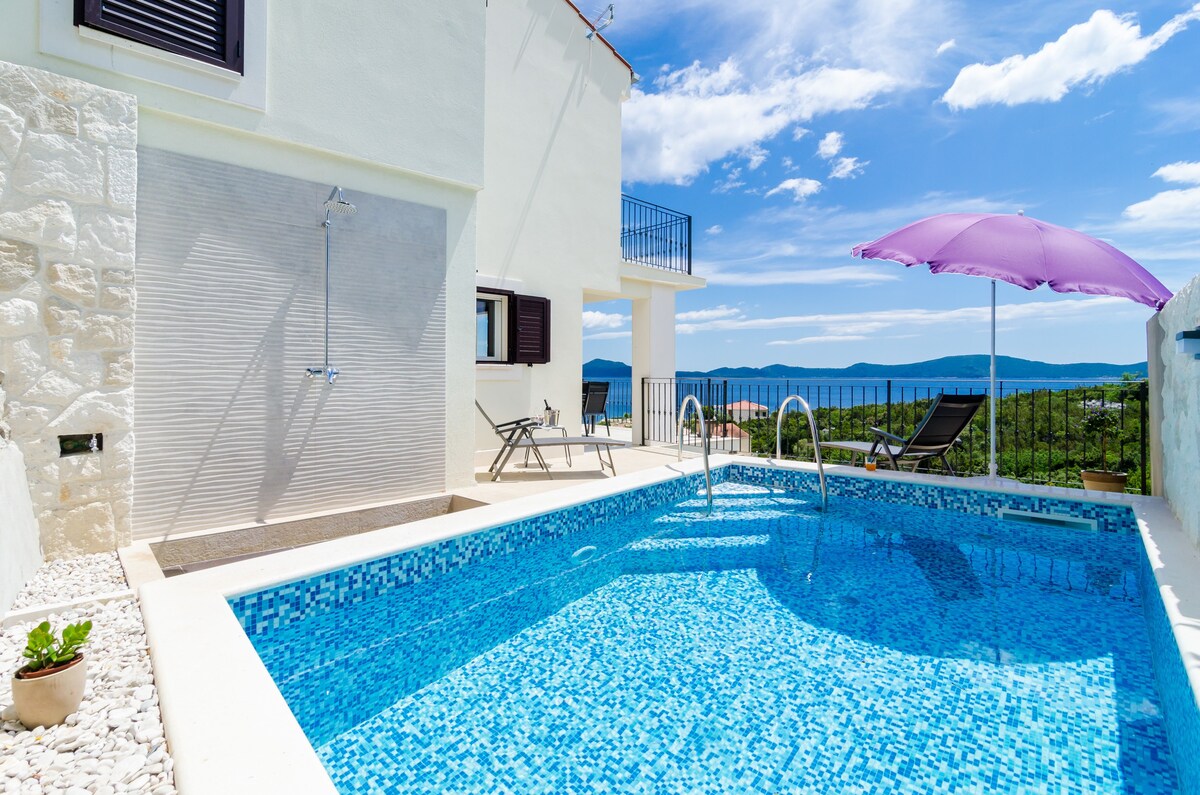 Villa Sofija - Three Bedroom Villa with Terrace and Swimming Pool
