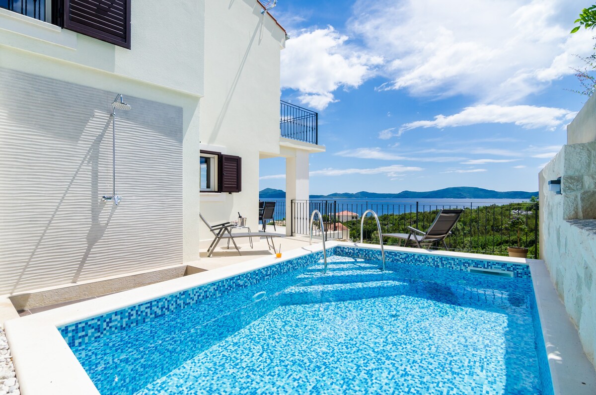 Villa Sofija - Three Bedroom Villa with Terrace and Swimming Pool