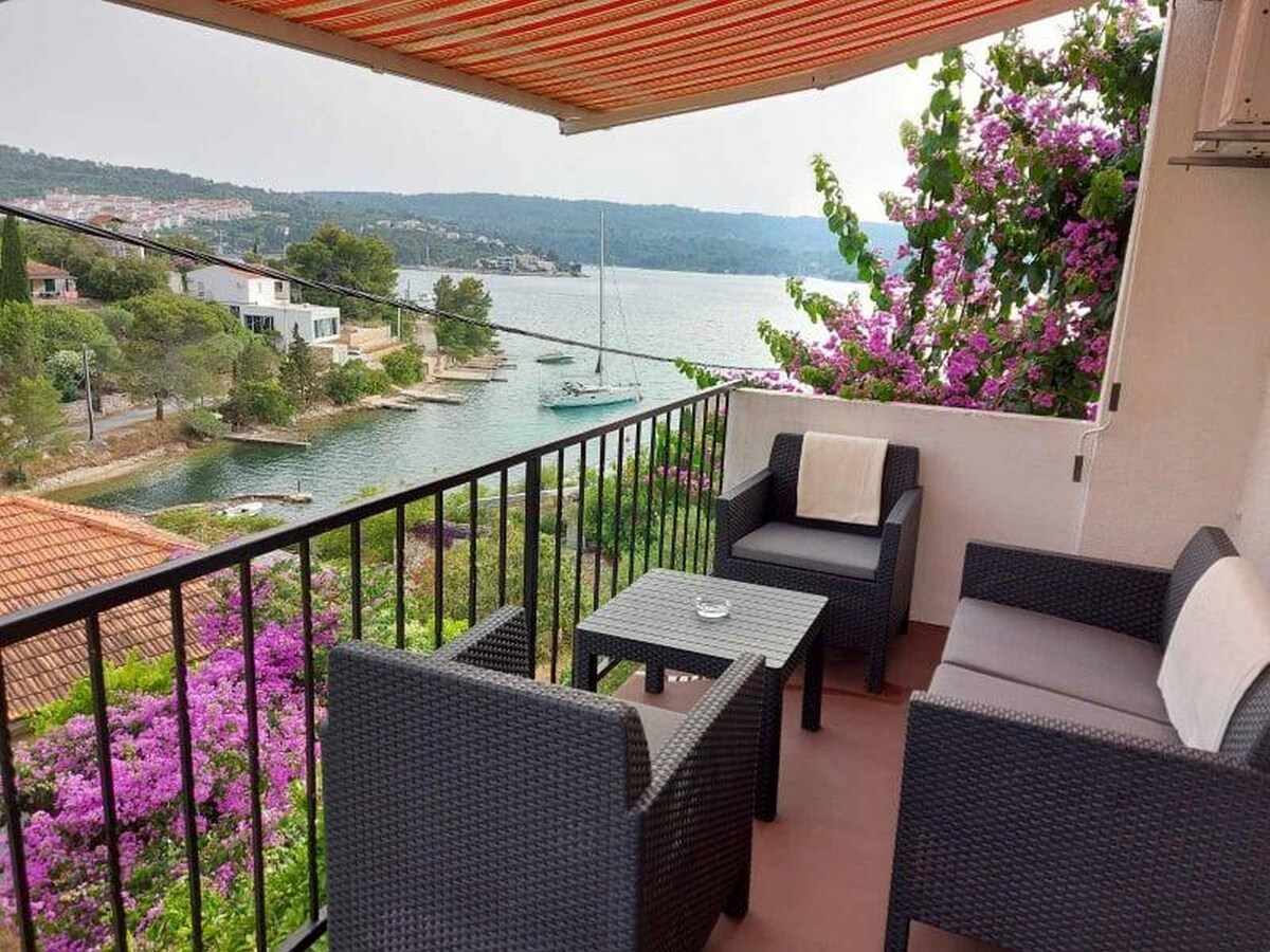 A-13884-a Three bedroom apartment with terrace and