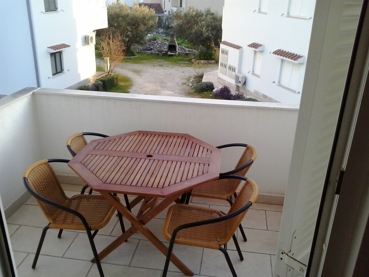 A-13684-a One bedroom apartment with balcony