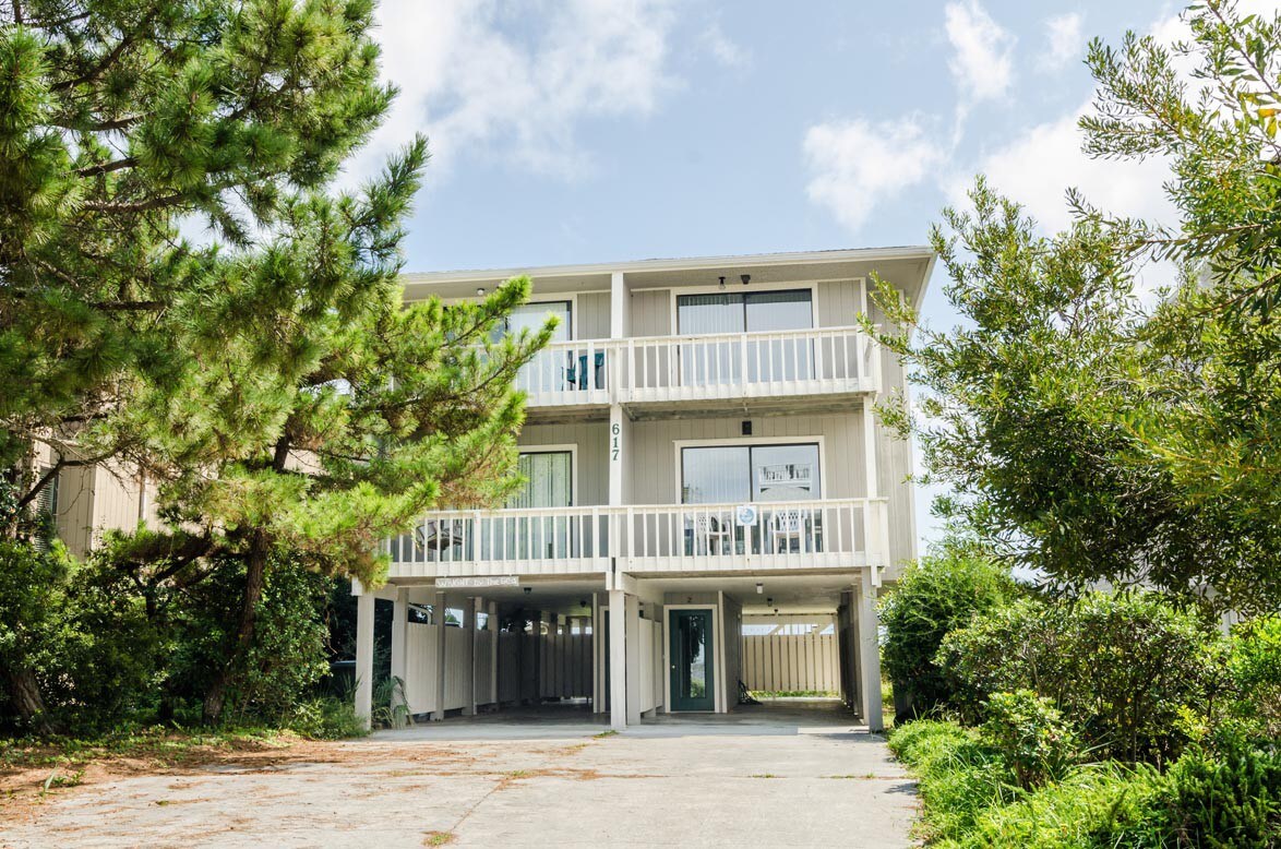 Cozy 3 BR Oceanfront home near Crystal Pier - W321