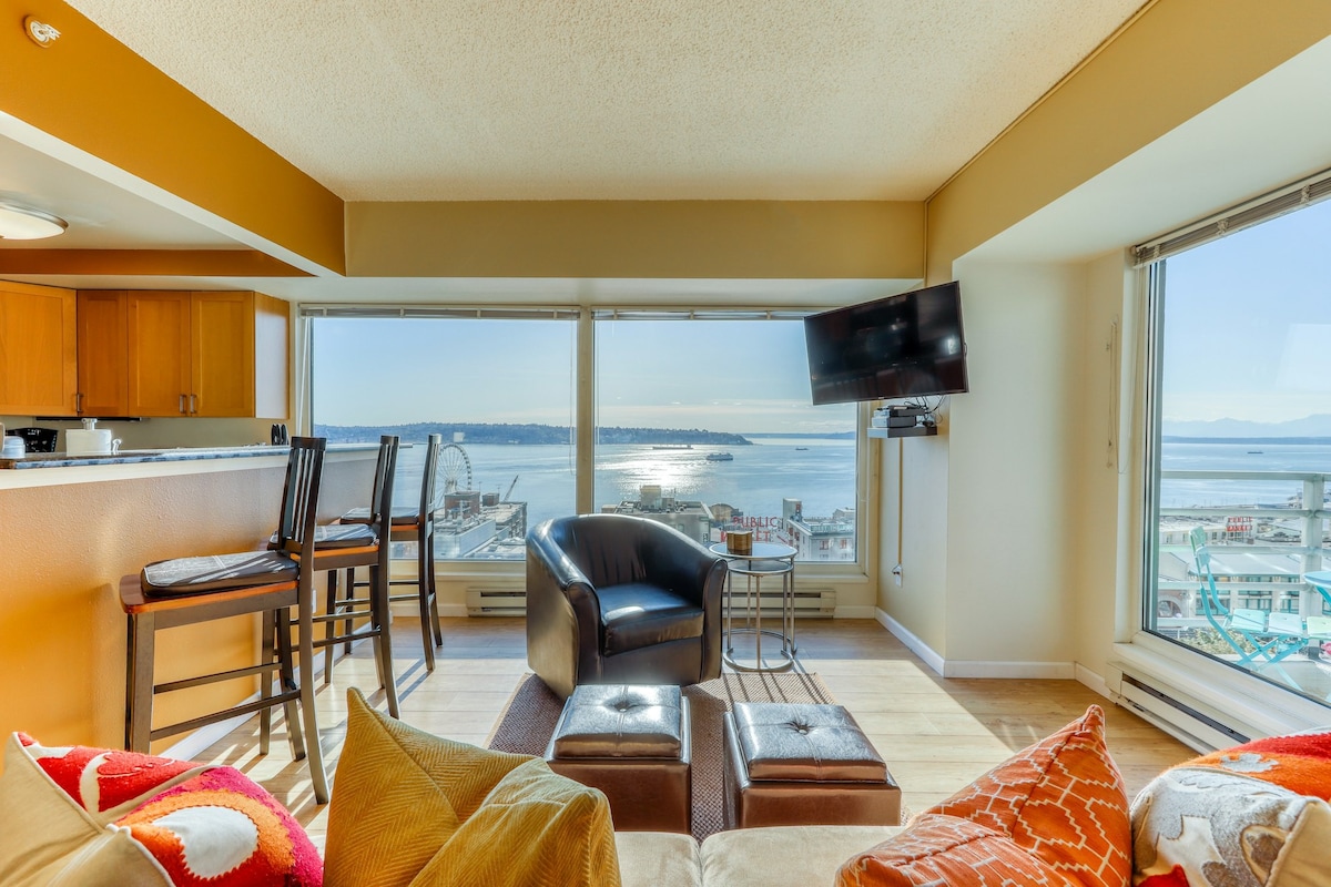 Dog-friendly, bay view suite w/ walk score of 100