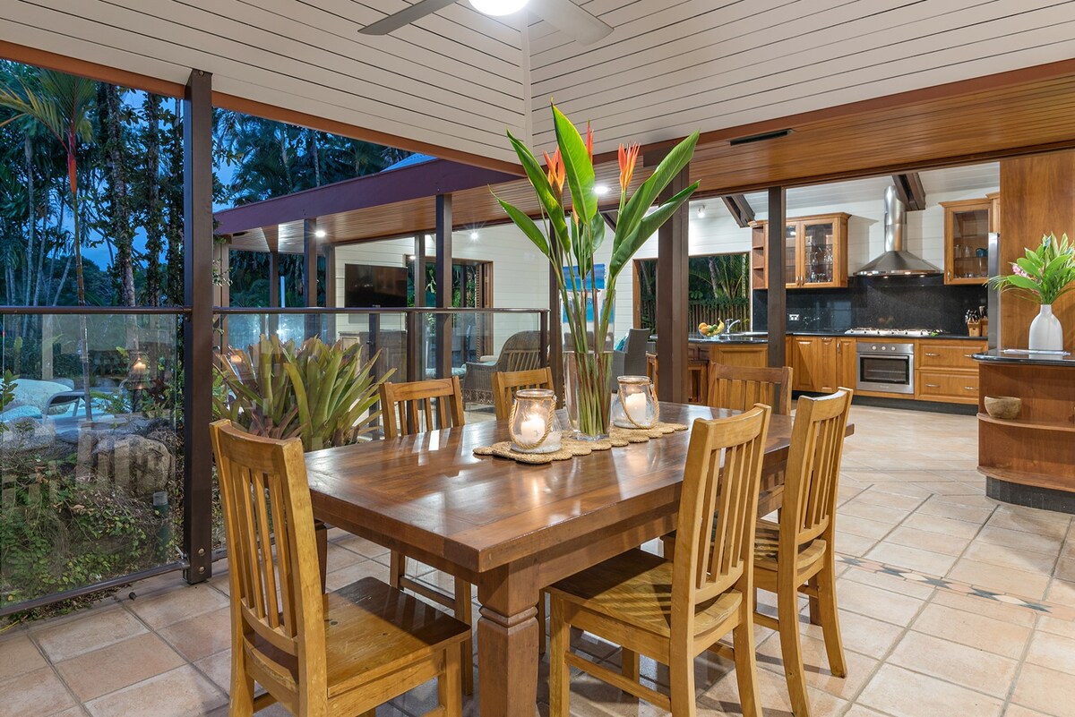 10 Wharf Street - a tropical family home