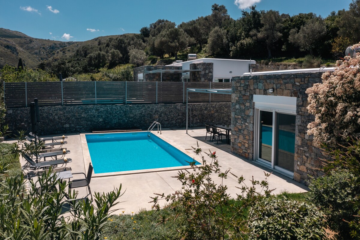 Kalostous villa 4, Pool,Great location & Views