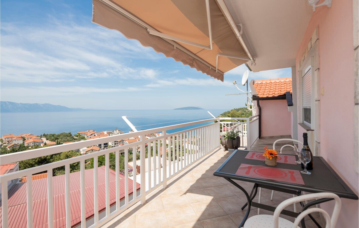 Gorgeous apartment in Podaca with house sea view