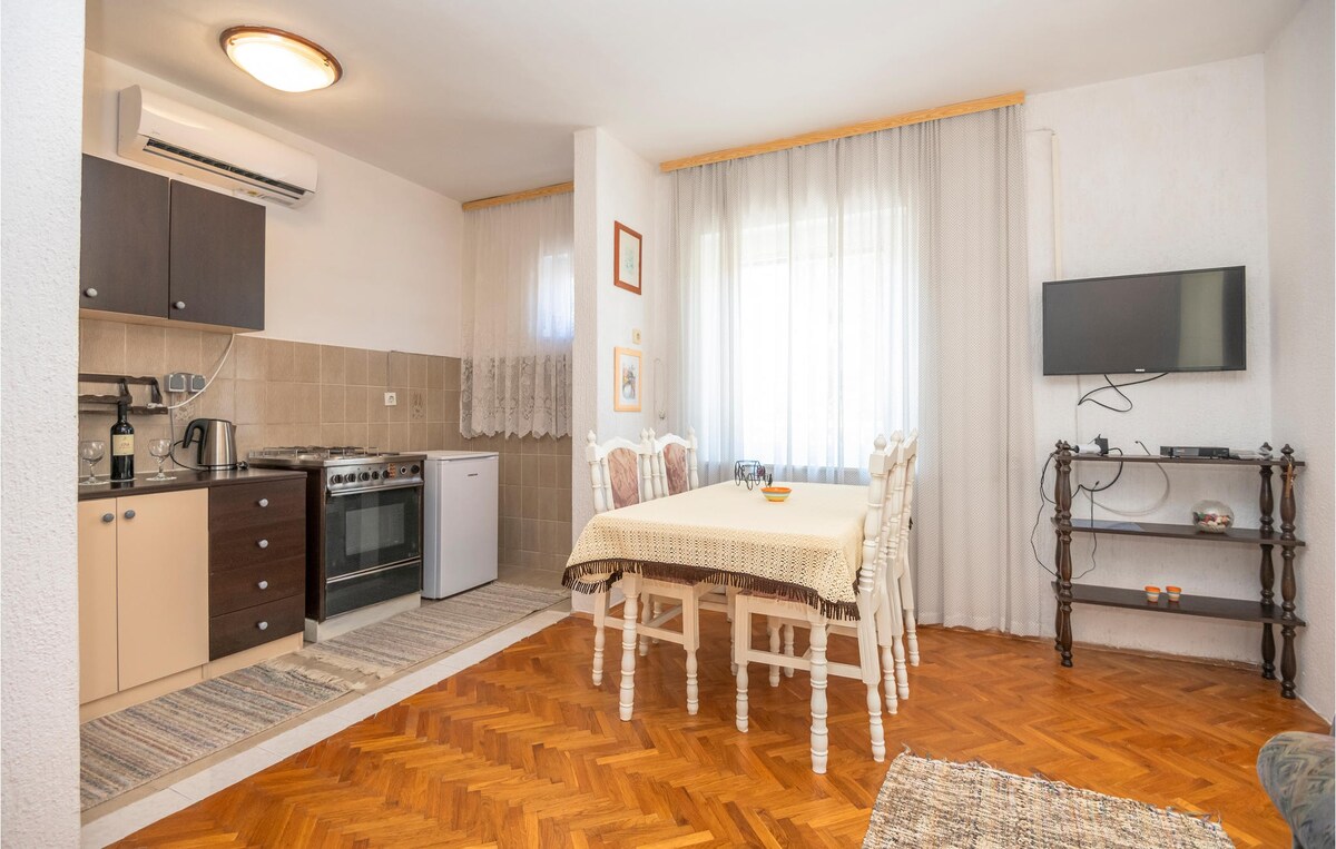 Cozy apartment in Stari Grad with WiFi