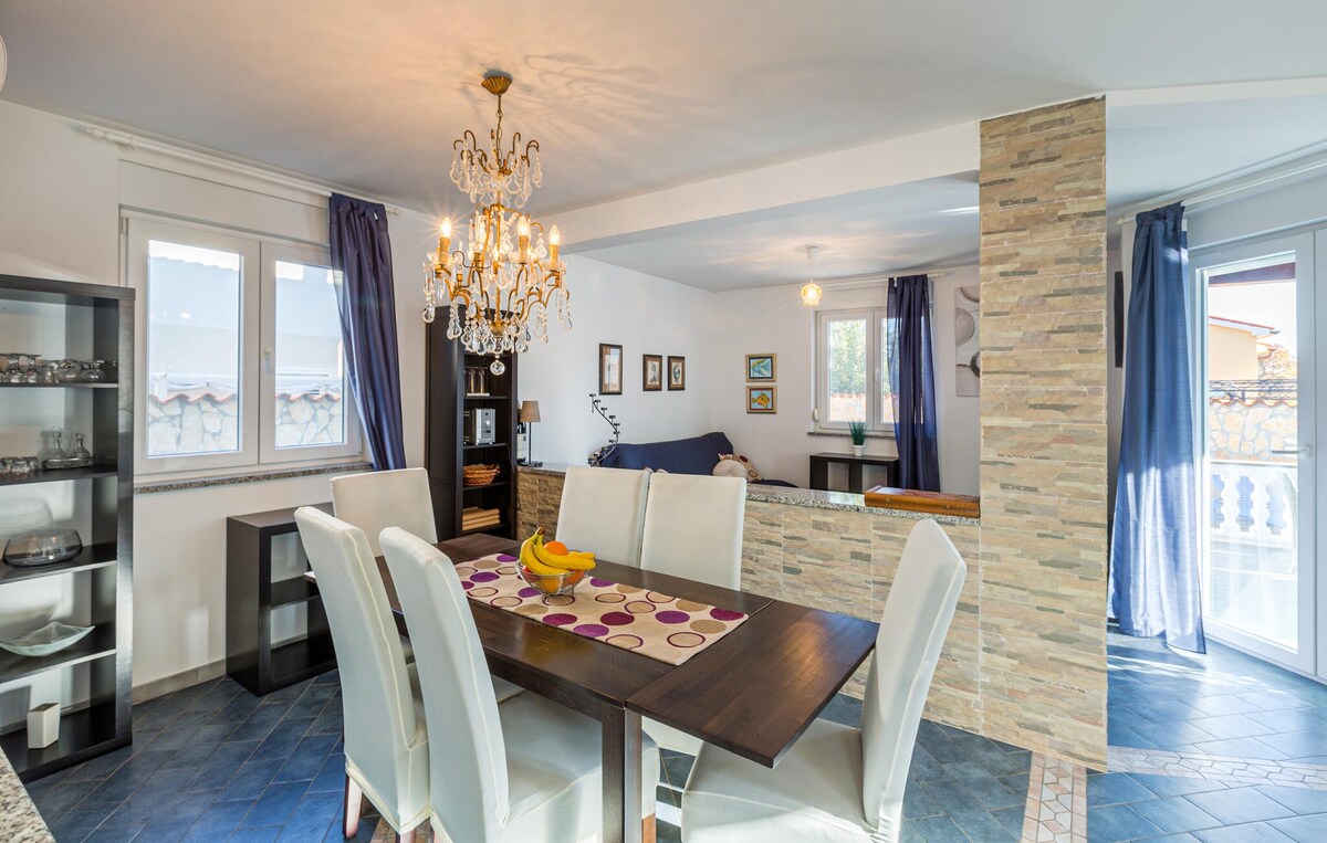 Stunning home in Vodnjan with kitchen