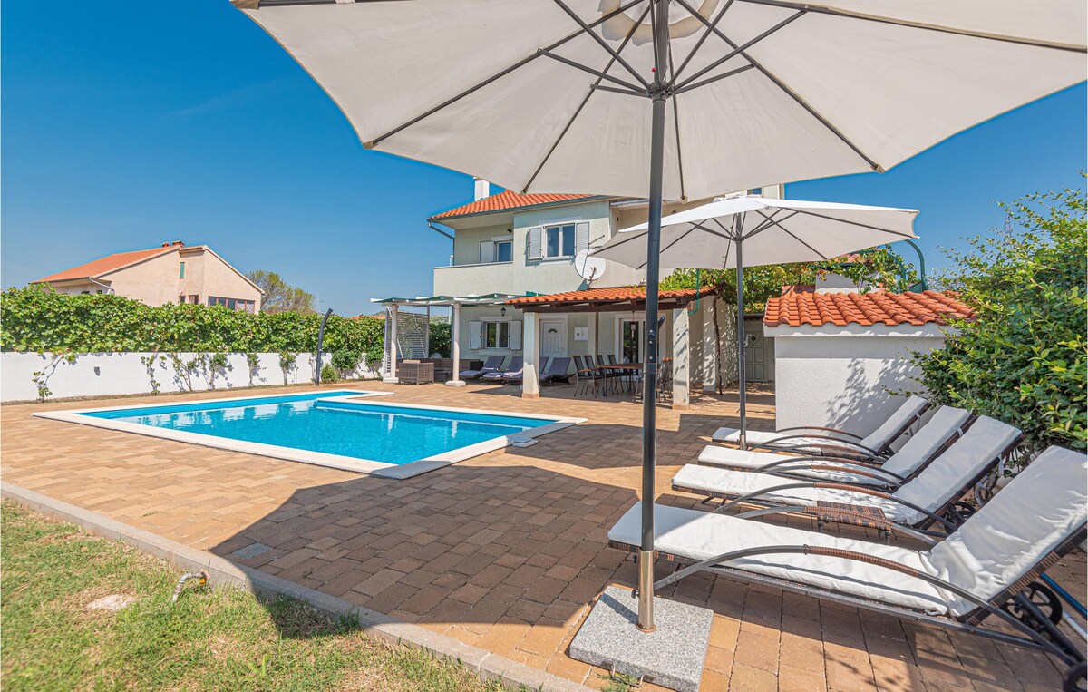 Gorgeous home in Dubrava with WiFi
