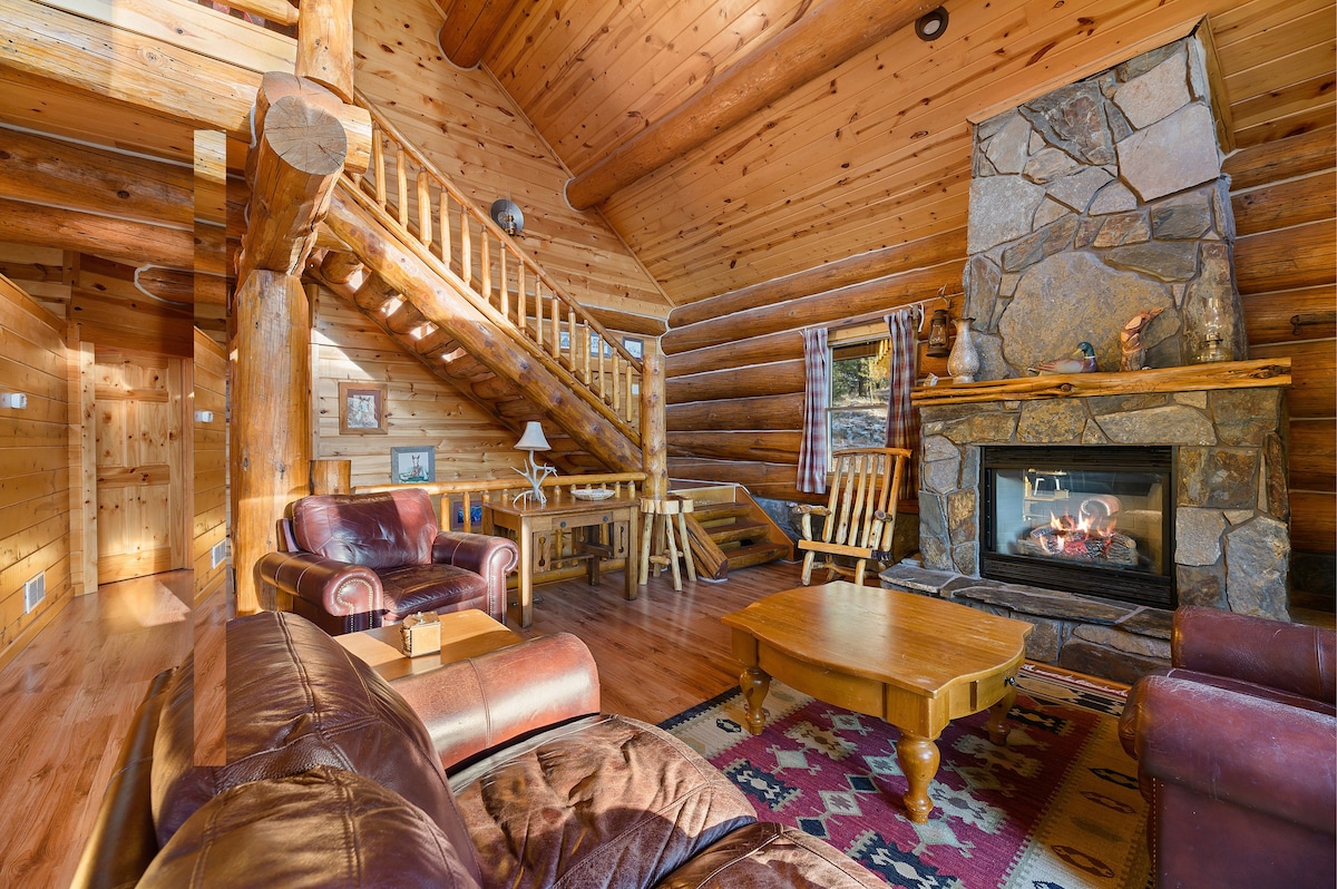 Secluded 4 BR 4 BA Log Cabin