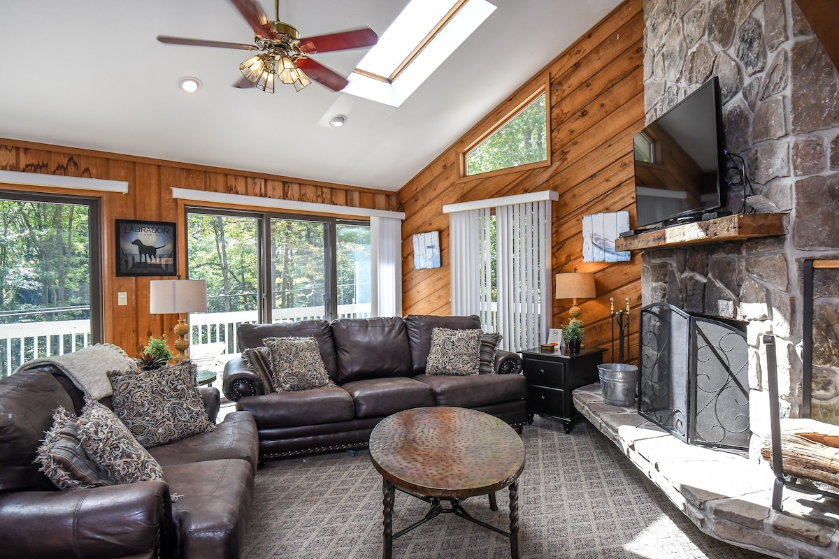 雪松岭（ Cedar Ridge ） ：位置方便的度假木屋，带
