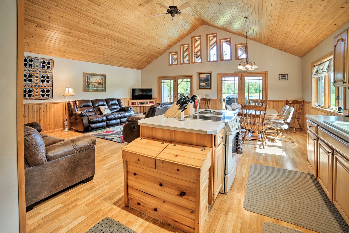 Rapid River Log Cabin w/Loft on 160 Scenic Acres!