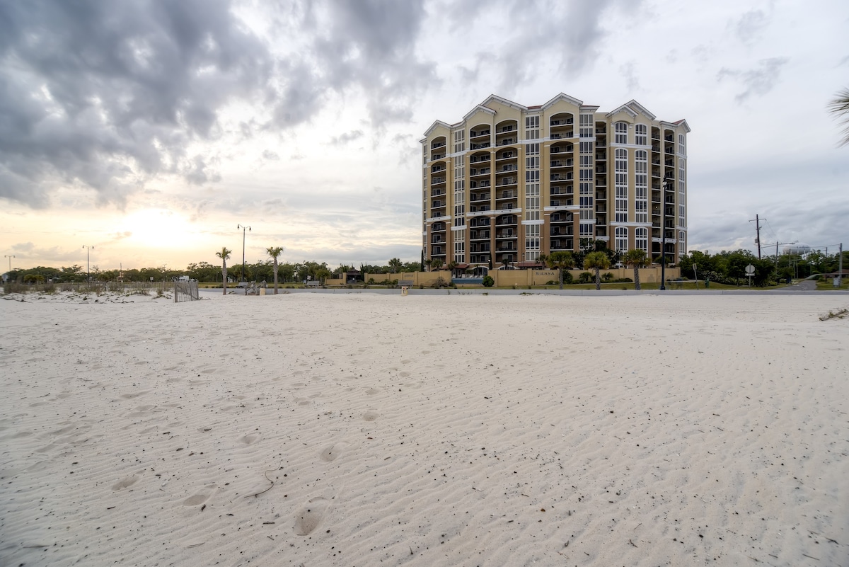 时尚的Gulfport公寓，可欣赏海景和泳池通道！