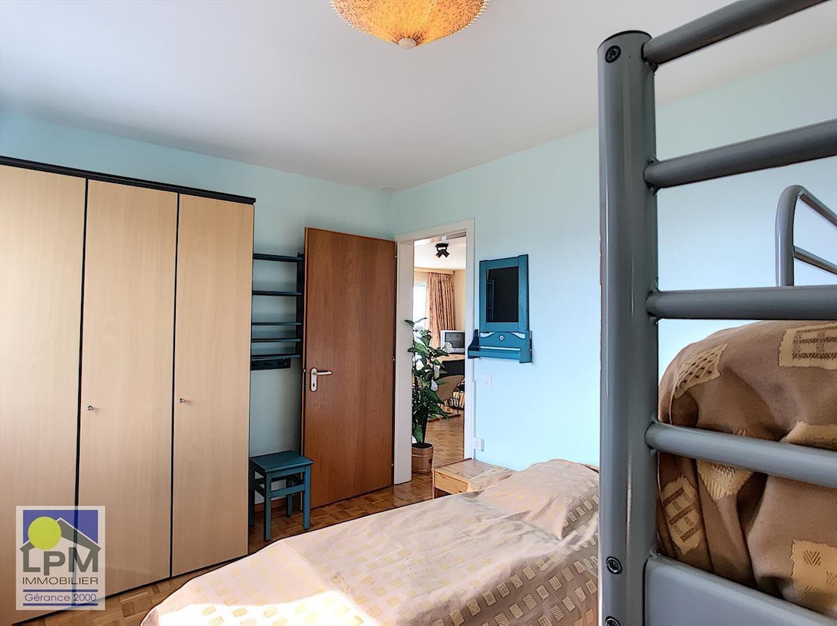 Pleasurable apartment (3,5 rooms) right by the s
