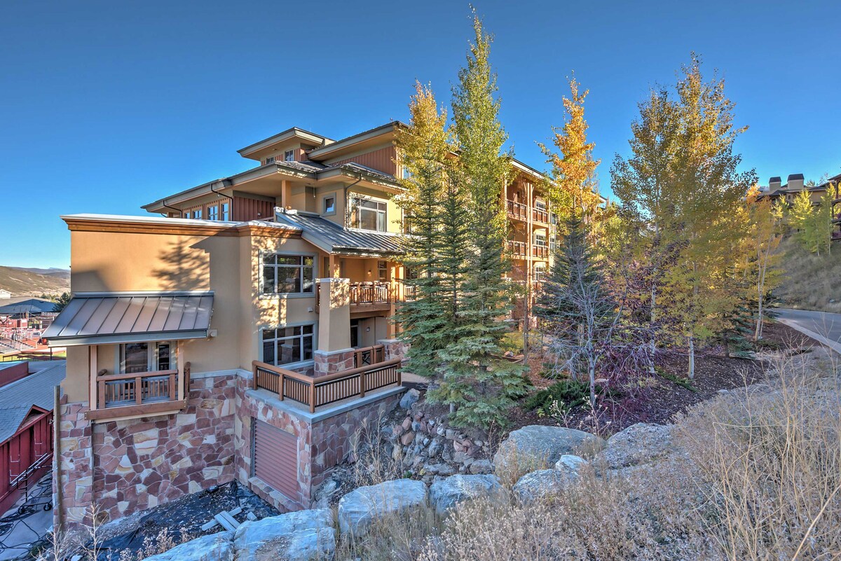 Ski-In/Ski-Out Studio at Sundial Lodge w/ Hot Tub!