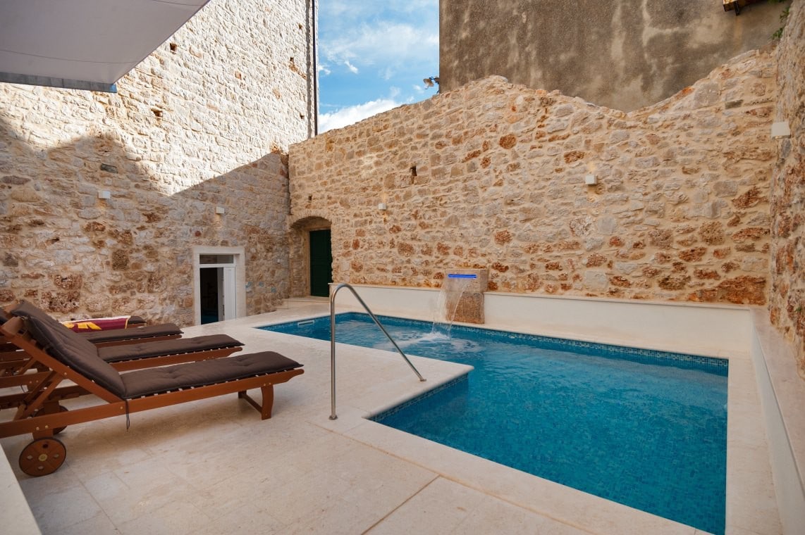 Luxury Villa Bol with private pool and jacuzzi