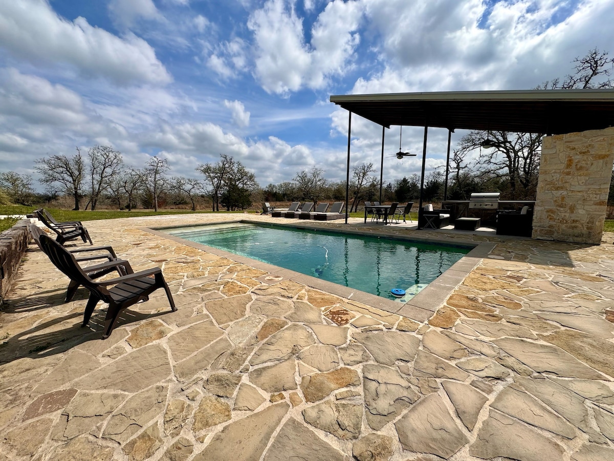 POOL | Family Fun | Fire Pit + Grill