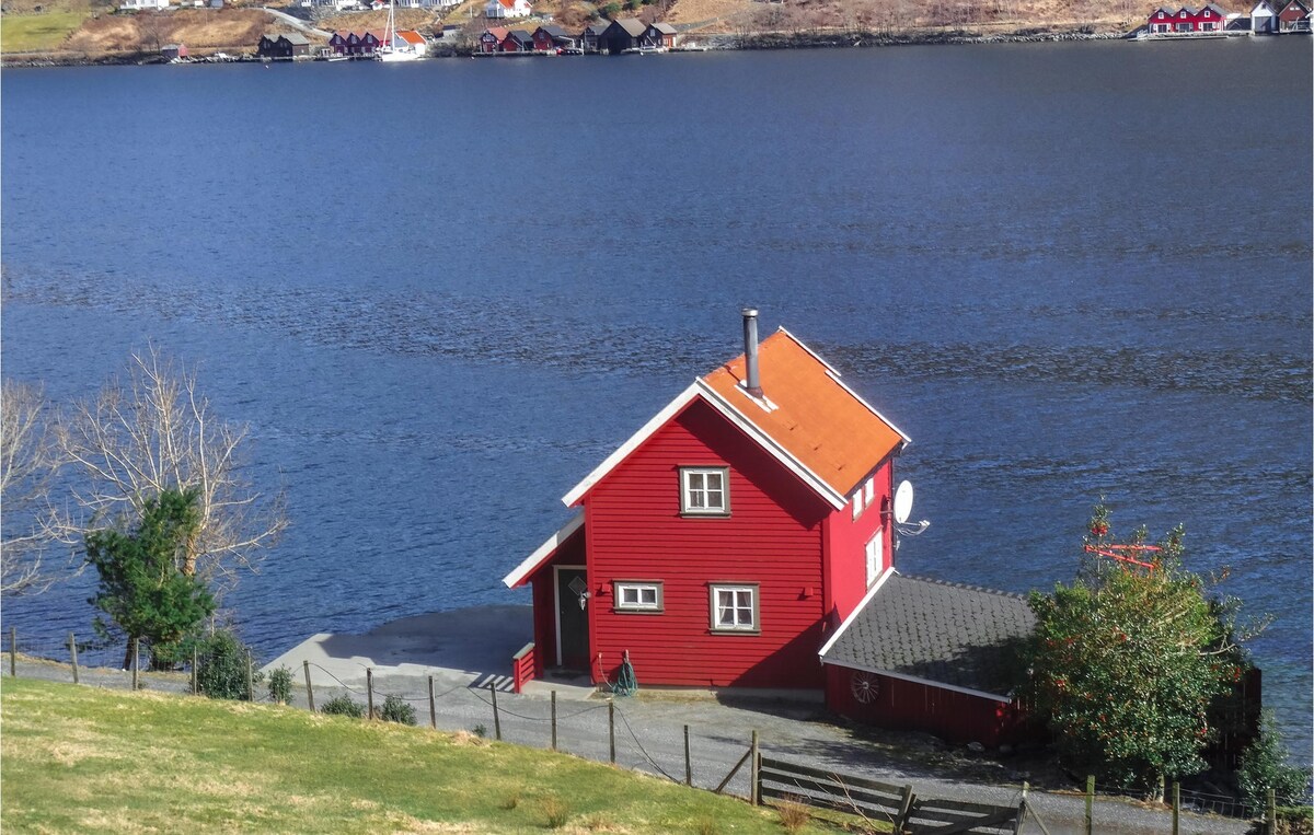 位于ølensvåg的漂亮房源，可欣赏房屋海景