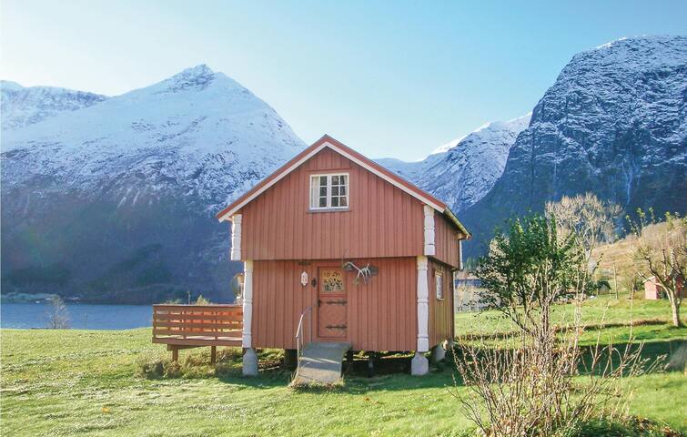 Eresfjord的民宿